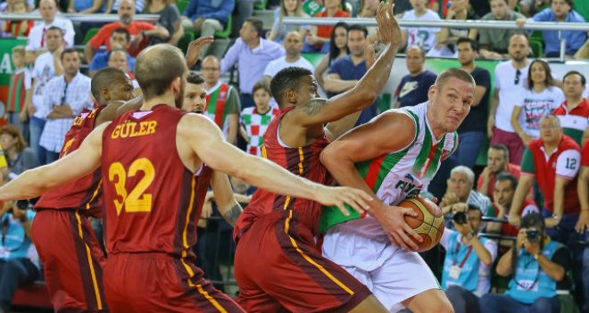 Pınar Karşıyaka yarı final için sahada