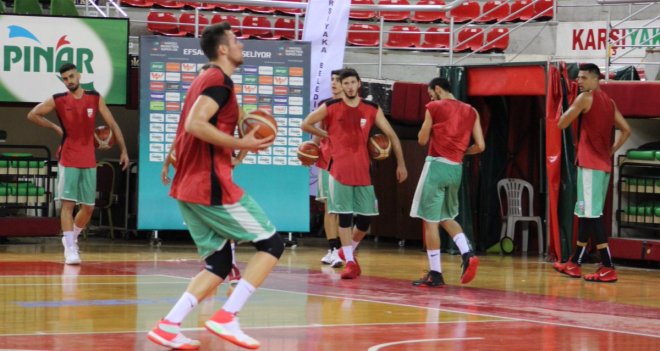 Pınar Karşıyaka yerlilerle sezonu açtı