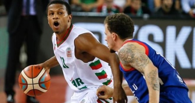 Pınar Karşıyaka'da Waters kadro dışı...