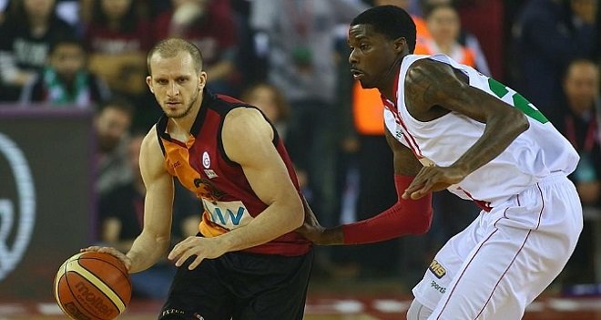 Pınar Karşıyaka'dan Arena'da Aslan avı...