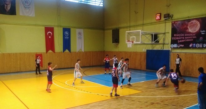 Pınar Karşıyaka'nın küçükleri çeyrek finalde