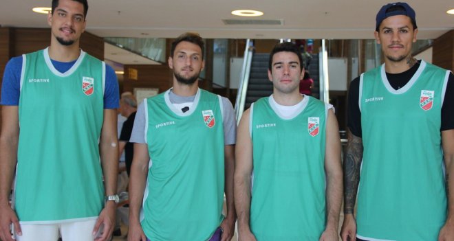 Pınar Karşıyaka'nın yerlileri turp gibi