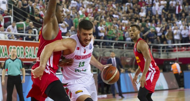 Pınar Karşıyaka'ya Final-Four için 15 fark gerekiyor