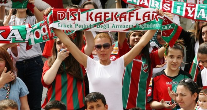 Pınar Karşıyaka'ya İstiklal Marşı cezası...