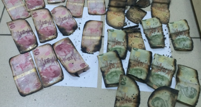 Polisi gördüler, paraları yaktılar...