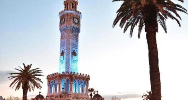 Saat Kulesi mavi oldu...