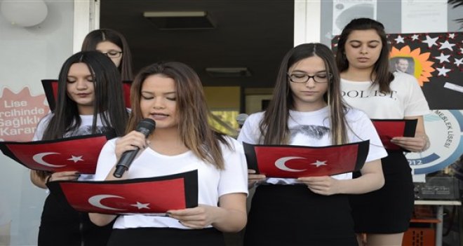 Sağlıkçı adayları 19 Mayıs'ı kutladı