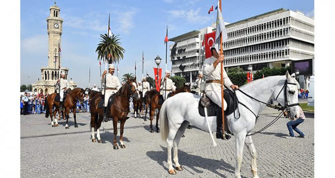 Şanlı zafere bayram havasında kutlama