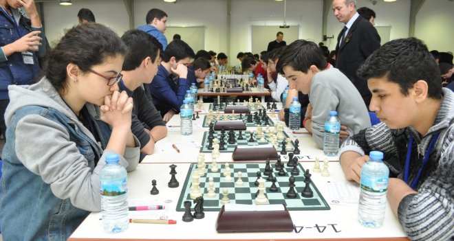Satranç şampiyonları ödüllerine kavuştu