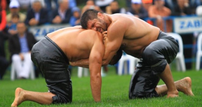 Seferihisar yağlı güreşlere hazırlanıyor