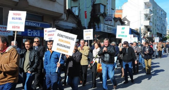 Seferihisar'da öğretmenler sokağa çıktı