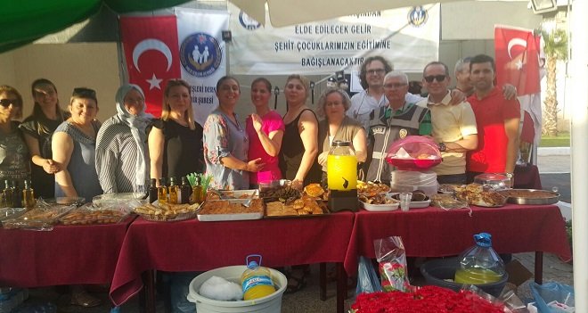 Şehit Polis Eşleri Derneği, şehit polis çocuklarına destek için stand açtı