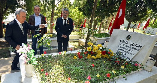 Şehitler mezarları başında anıldı