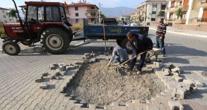 Selçuk'ta yol düzenleme ve onarımlarda ''dur durak yok''