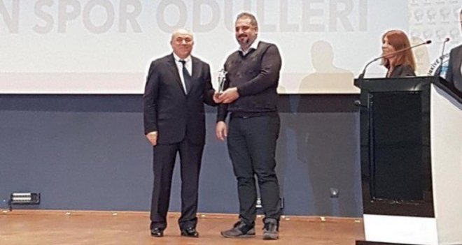 Serkan Ergüven'e TSYD'den ödül...