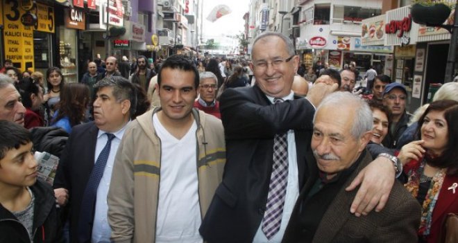Sertel, Karşıyaka'da CHP'liler ile buluştu başkan Akpınar'ı ziyaret etti