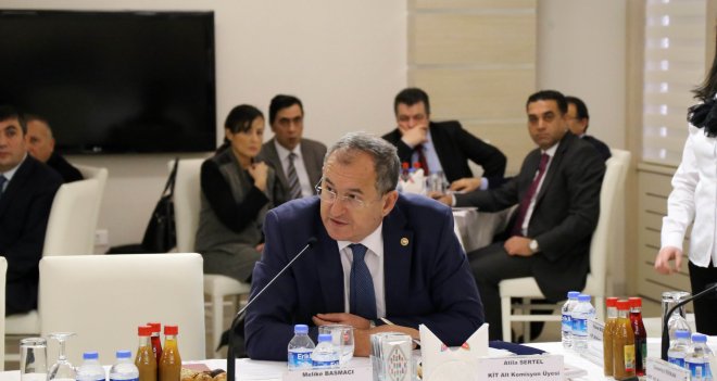 Sertel: ''TRT yapımcıları zengin etti, futbolseverleri hüsrana uğrattı''