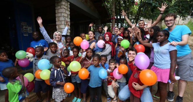 Şifa Üniversitesi öğrencilerinden Haiti'ye yardım