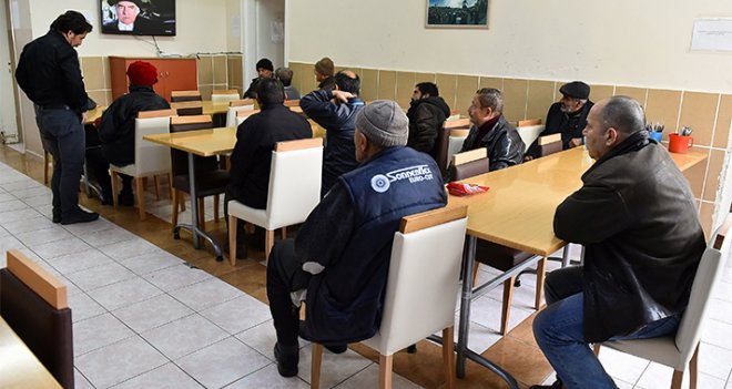 Soğuk havada sıcak bir dost eli 