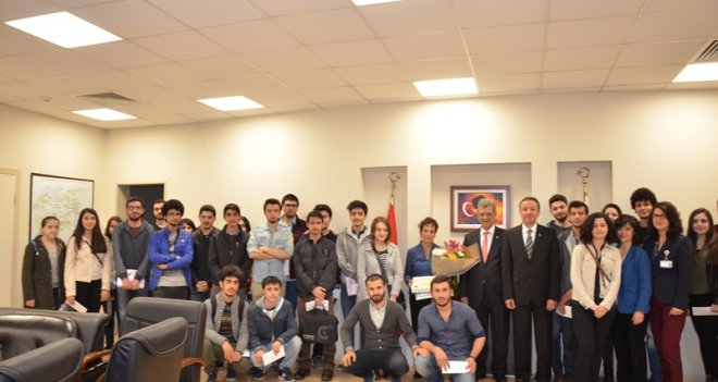 Son paralarını burs olarak dağıttılar