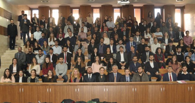 Stajyer avukatlar kurgusal duruşmada deneyim kazandı