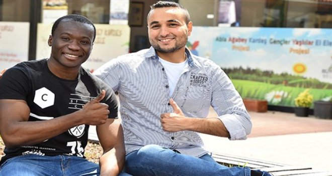 Suriye ve Benin’den gelip “İzmir gönüllüsü” oldular