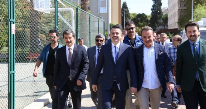Tarım ve Orman Bakanı Dr.Bekir Pakdemirli Karşıyaka'da incelemelerde bulundu