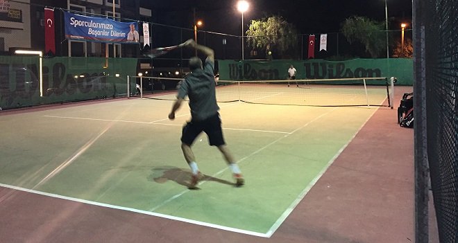 Teniste çeyrek ve yarı final heyecanı...