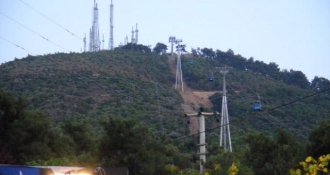 Teleferik açıldığı gün arıza yaptı...