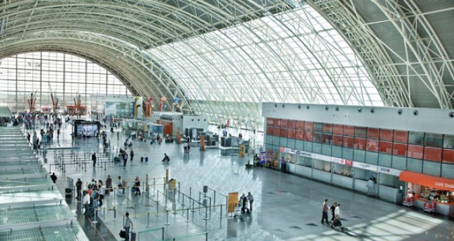 Temmuz'da İzmir Adnan Menderes Havalimanı'nda 1.286.762 yolcuya hizmet verildi