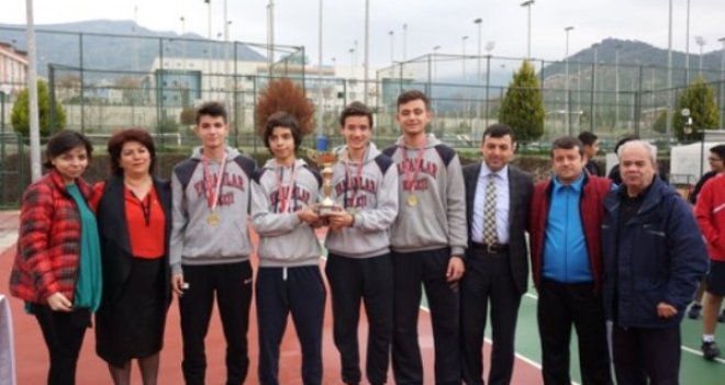 Teniste Karşıyaka Özel Yamanlar Lisesi 4.defa şampiyon