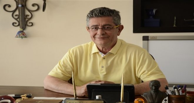 Tiroid kanseri tanısı için boyun muayenesi yapın