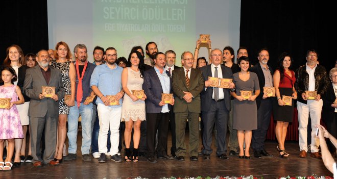 ''Tiyatro Oscarları'' Karşıyaka'da dağıtıldı