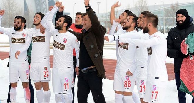 Turgut Uçar: Farklı kazandık ama o zeminde maç oynatılamazdı