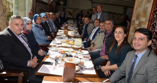 Türk Eğitim Senliler Karşıyaka'da bir araya geldi
