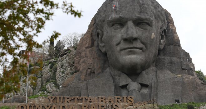 Türkiye’nin en büyük Atatürk Maskı’na bakım yapıldı