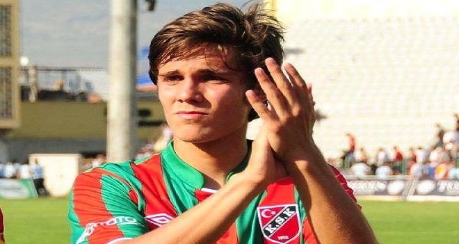 Tuyuran evde, baba oğul sahada olacak... 