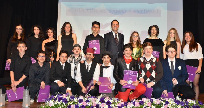 Uğur Okulları Kültür ve Sanat Festivali'nin ilki yapıldı