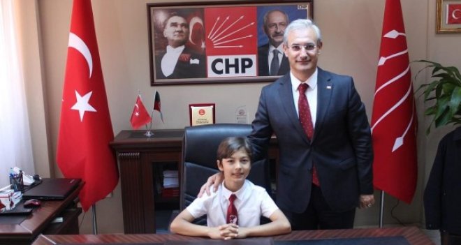 Uğur Yıldırım koltuğunu Çınar Ekmekçi’ye bıraktı