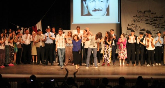 Usta oyunculara taş çıkarttılar