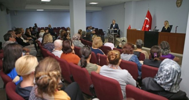 Uzmanlar meme kanserini Karşıyakalılar'a anlattı