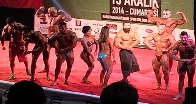 Veteren vücutcular Karşıyaka'da şov yaptı