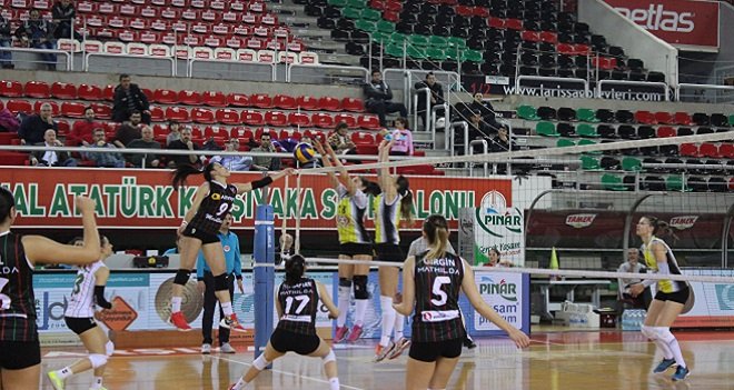 Voleybolda Karşıyaka Alaşehir'i 3-1 ile geçti