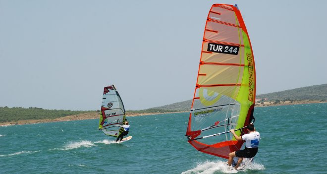 Windsurf rüzgarı Dikili'de esecek