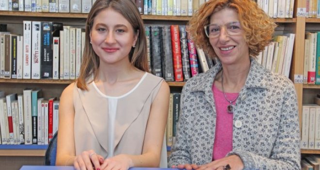 Yazdığı aşk hikâyesi Ayşegül'ü Paris'e götürüyor