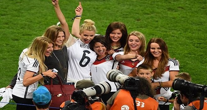 YENGELERDEN ŞAMPİYONLUK POZU