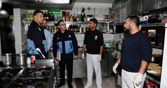 Yeni yıl öncesi Karşıyaka’da denetimler sıklaştı