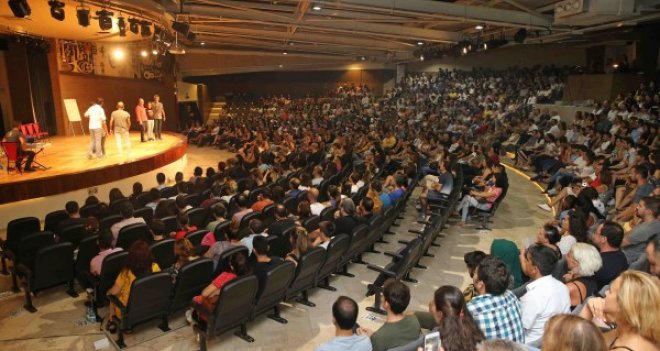 Yenilenen Bostanlı Suat Taşer Açıkhava Tiyatrosu'nda yıldızlar geçidi