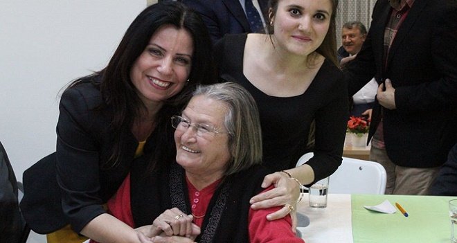 Yücel: Öğretmenler Günü’nü öğrencilerimizin ellerini öperek kutluyoruz