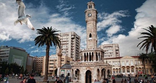 Yurt dışından İzmir’e 12 bin 31 kişi göç etti   